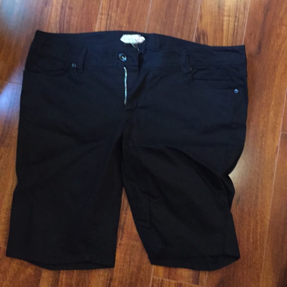 NWOT - Black boom boom jean shorts 20W